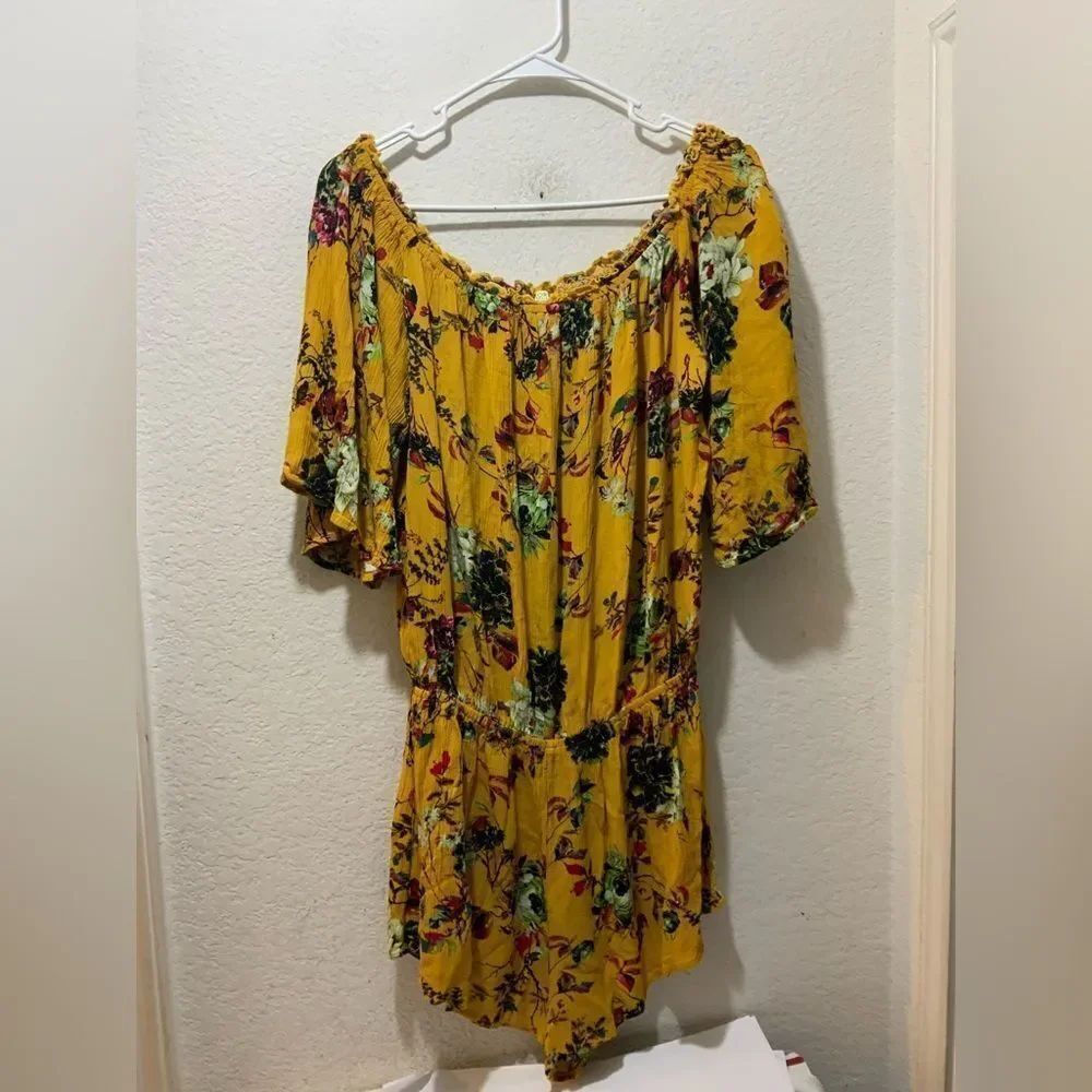 Kori America Romper Shorts Women's Size Medium Yellow Floral Cold Shoulder
